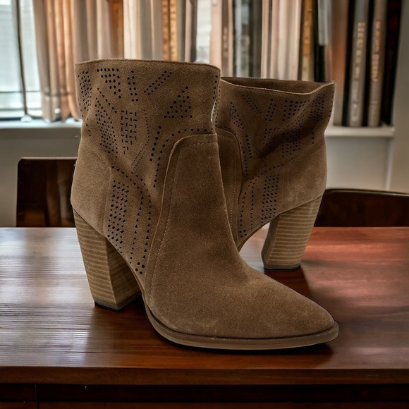 Vince Camuto Women's Catheryna Fashion Boot size 8.5 M - Picture 10 of 11